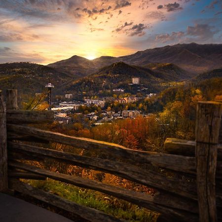 Mountain Eden, Hot Tub, Resort Pool, Wifi, 1089 Free Tickets Each Paid Day, Dollywood And More Гетлинбург Екстериор снимка