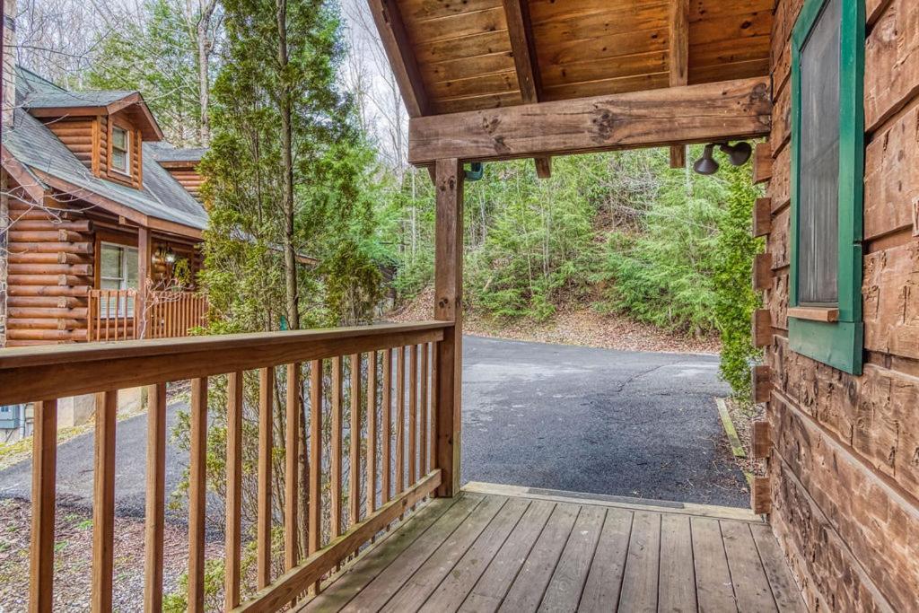 Mountain Eden, Hot Tub, Resort Pool, Wifi, 1089 Free Tickets Each Paid Day, Dollywood And More Гетлинбург Екстериор снимка