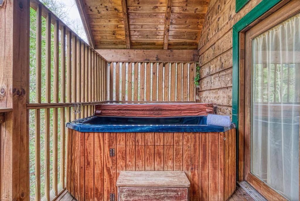 Mountain Eden, Hot Tub, Resort Pool, Wifi, 1089 Free Tickets Each Paid Day, Dollywood And More Гетлинбург Екстериор снимка