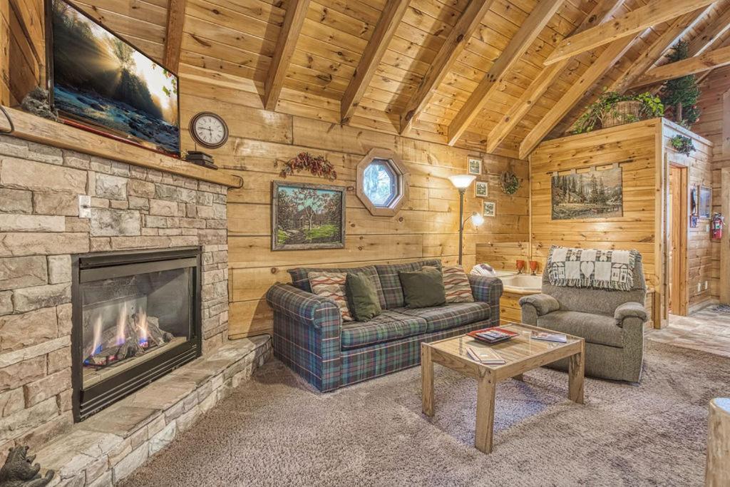 Mountain Eden, Hot Tub, Resort Pool, Wifi, 1089 Free Tickets Each Paid Day, Dollywood And More Гетлинбург Екстериор снимка