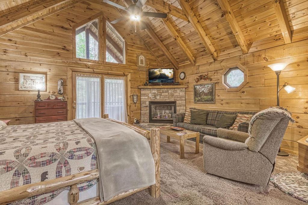 Mountain Eden, Hot Tub, Resort Pool, Wifi, 1089 Free Tickets Each Paid Day, Dollywood And More Гетлинбург Екстериор снимка