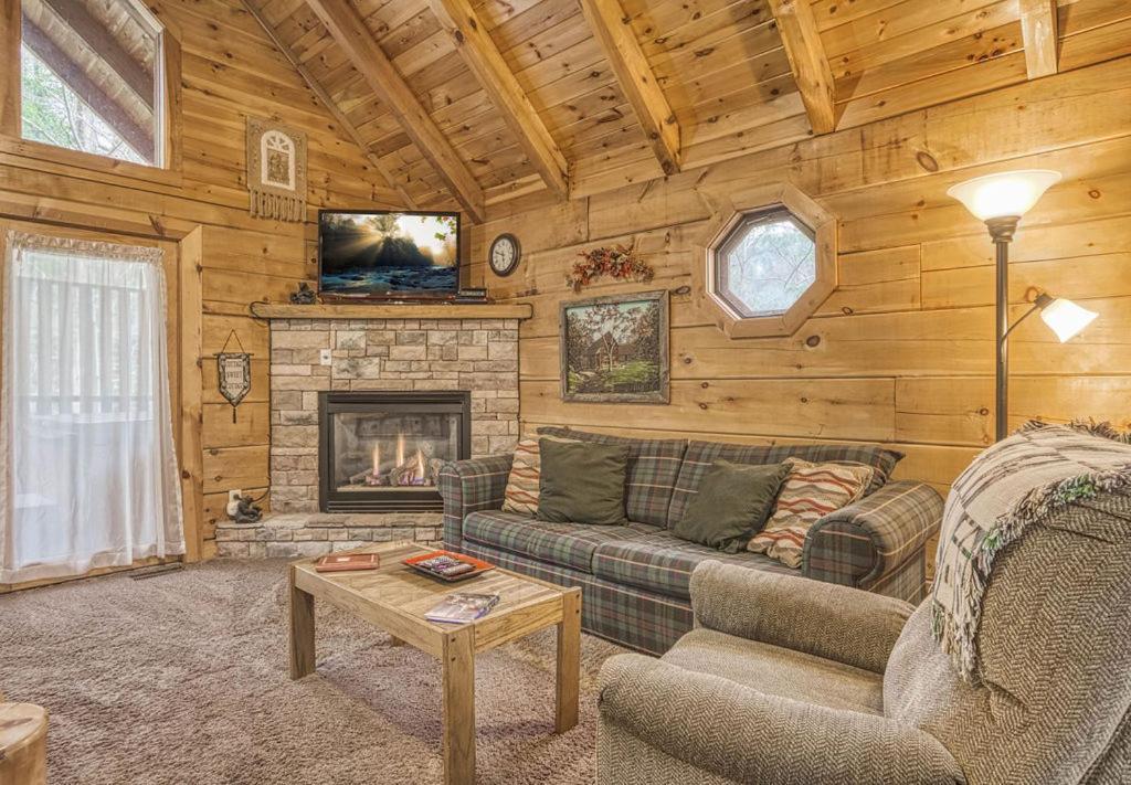 Mountain Eden, Hot Tub, Resort Pool, Wifi, 1089 Free Tickets Each Paid Day, Dollywood And More Гетлинбург Екстериор снимка