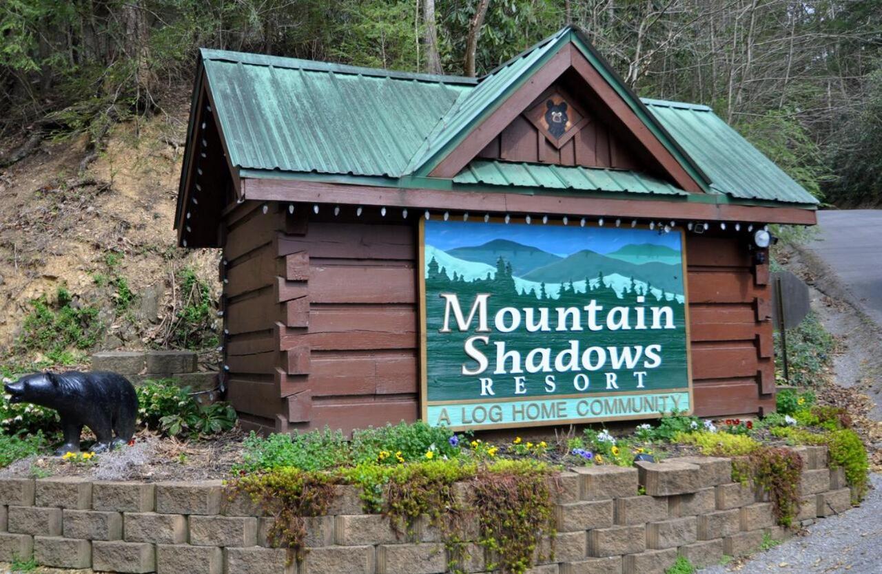 Mountain Eden, Hot Tub, Resort Pool, Wifi, 1089 Free Tickets Each Paid Day, Dollywood And More Гетлинбург Екстериор снимка