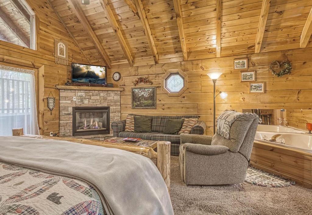 Mountain Eden, Hot Tub, Resort Pool, Wifi, 1089 Free Tickets Each Paid Day, Dollywood And More Гетлинбург Екстериор снимка