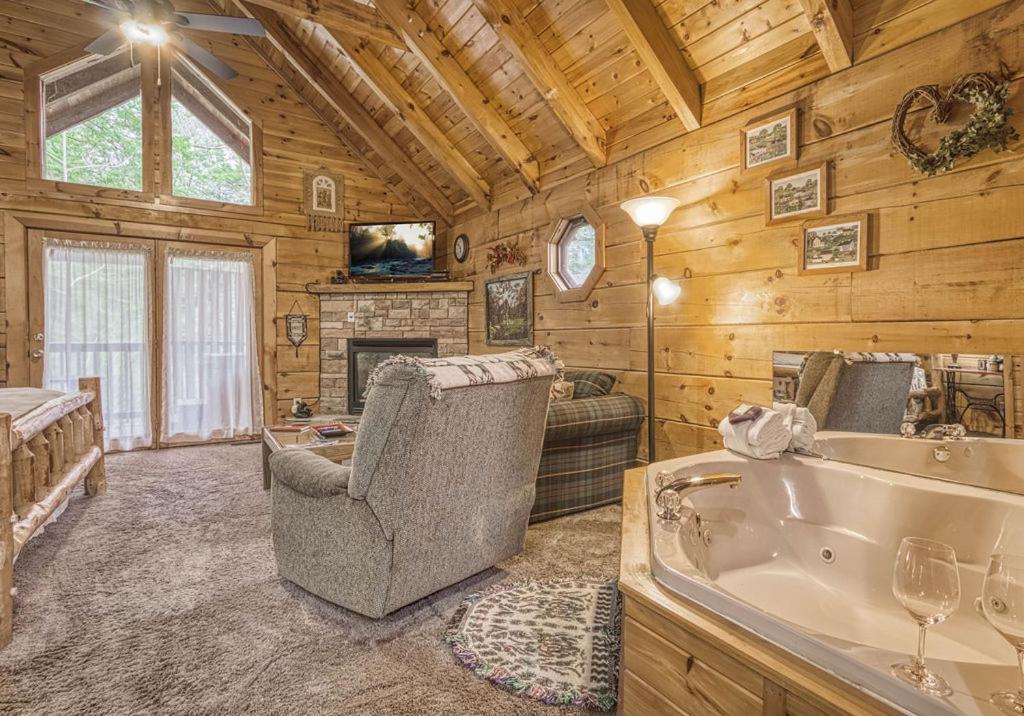 Mountain Eden, Hot Tub, Resort Pool, Wifi, 1089 Free Tickets Each Paid Day, Dollywood And More Гетлинбург Екстериор снимка