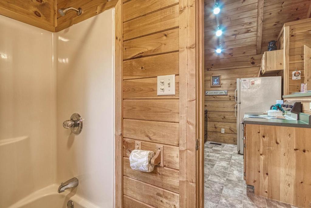 Mountain Eden, Hot Tub, Resort Pool, Wifi, 1089 Free Tickets Each Paid Day, Dollywood And More Гетлинбург Екстериор снимка