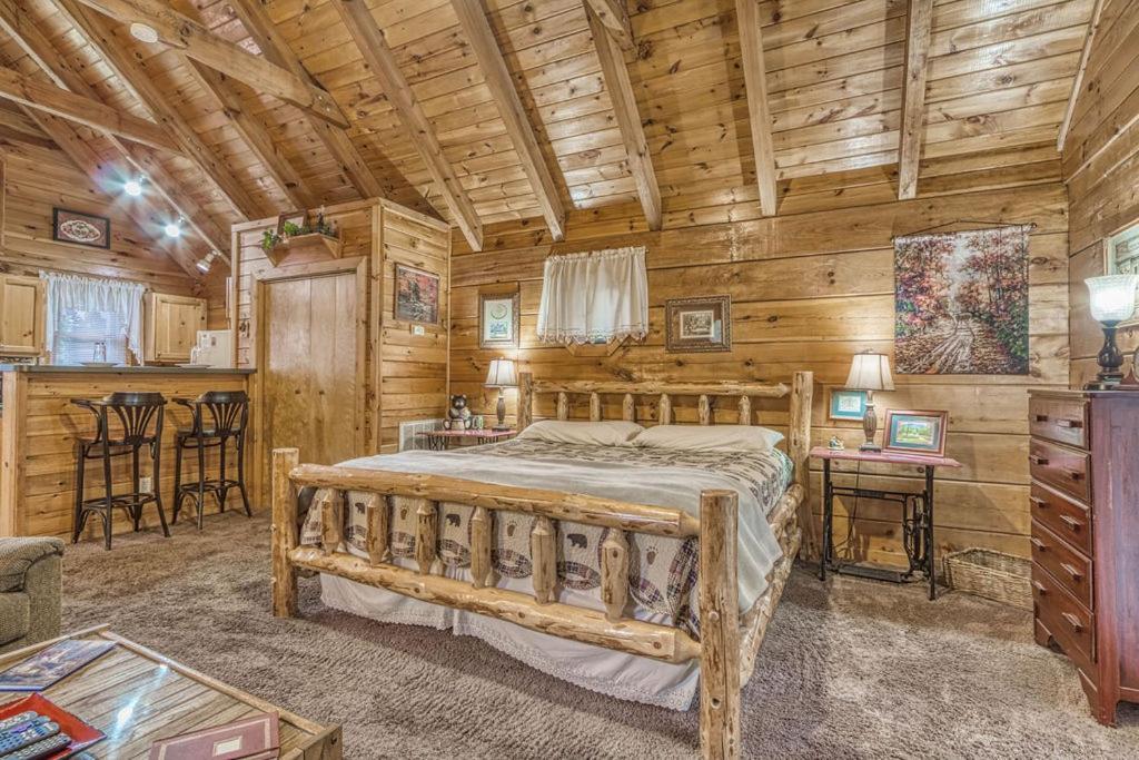 Mountain Eden, Hot Tub, Resort Pool, Wifi, 1089 Free Tickets Each Paid Day, Dollywood And More Гетлинбург Екстериор снимка